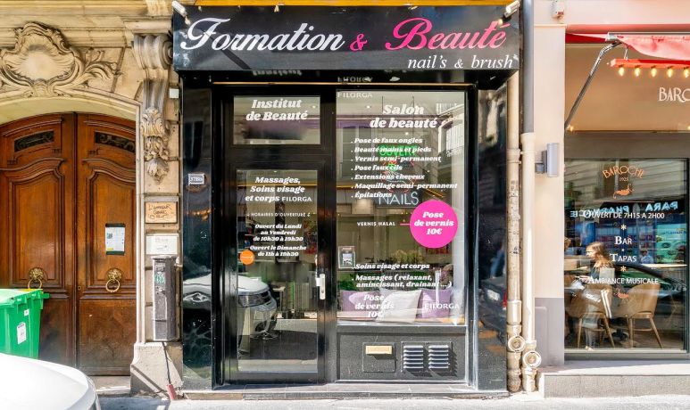 Façade Formation et Beauté au 37 bis rue de Ponthieu à Paris